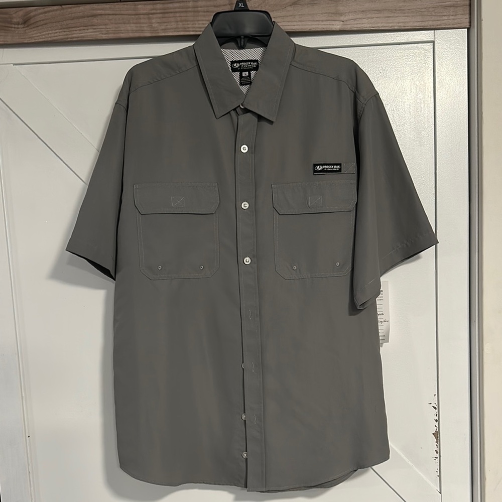 Mossy Oak Men's Performance Gray Short Sleeve Button-Down Fishing Shirt